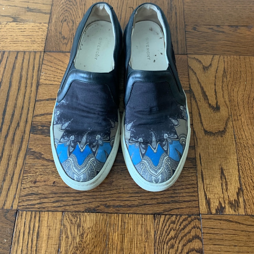 Givenchy Sneakers - Picture 2 of 3